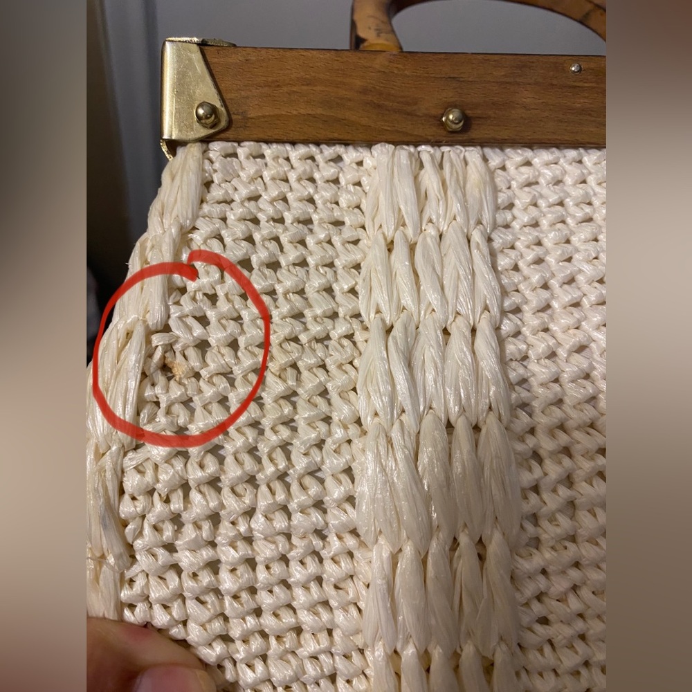 Elegant Gaymade Cream Woven Handbag with wooden handle - Picture 5 of 7